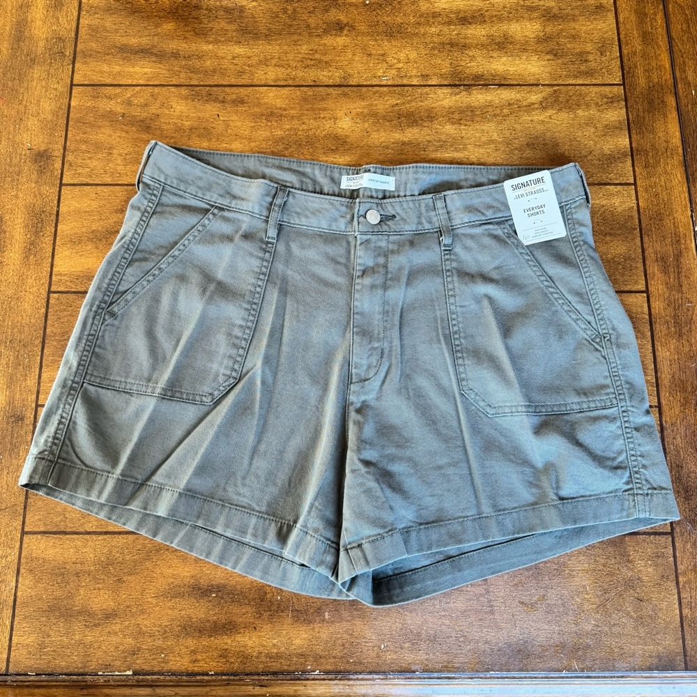 Women’s Levi Strauss Signature Everyday Shorts Green Size 16 Cotton Twill NWT
